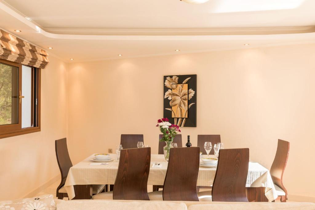 Posezení v ubytování Kassiopi View Villas-Corfu-Villa Eleni,4 bedrooms,large private pool,prime location