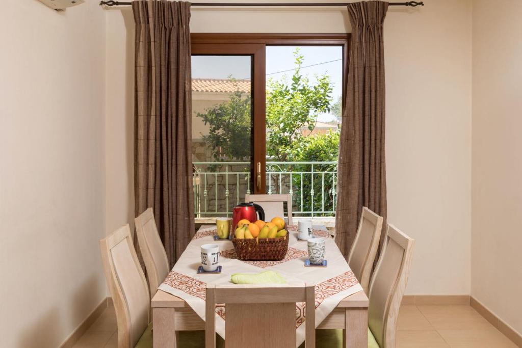 Balkón nebo terasa v ubytování Kassiopi View Villas-Corfu-Villa Eleni,4 bedrooms,large private pool,prime location