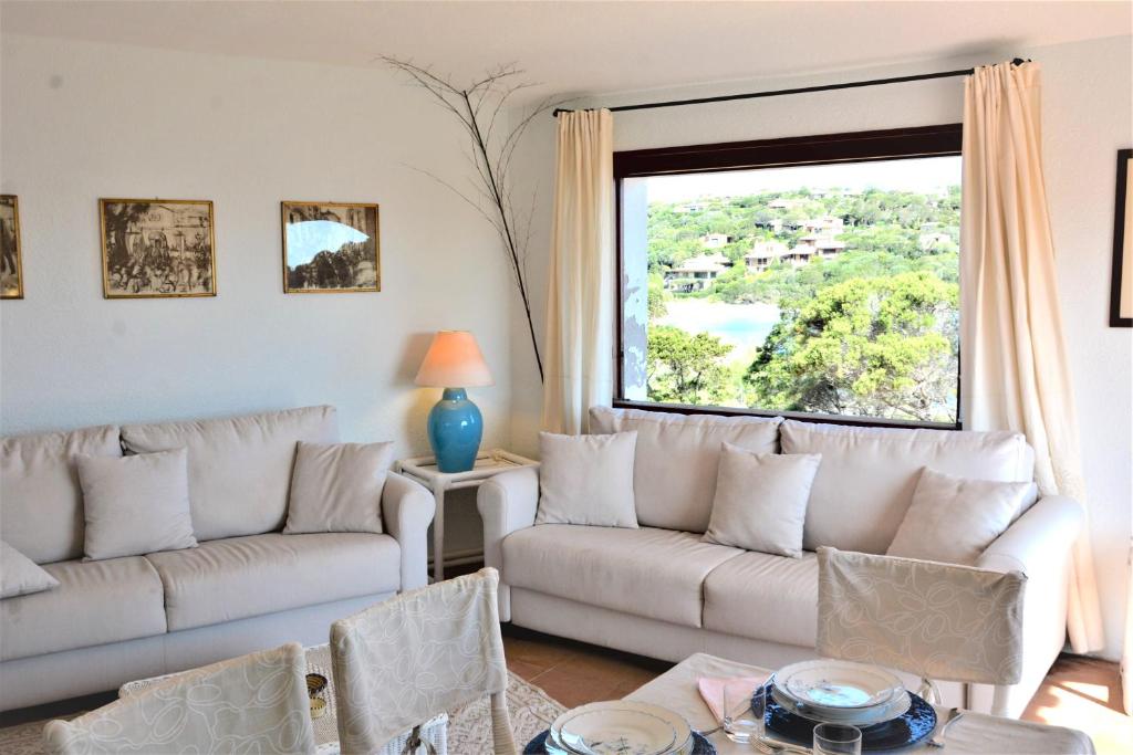 Część wypoczynkowa w obiekcie Sea & Beach Apartments Porto Cervo Costa Smeralda