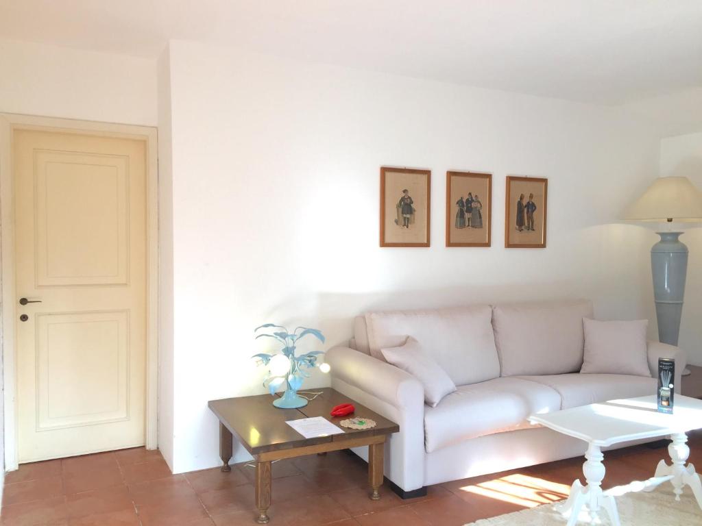 Część wypoczynkowa w obiekcie Sea & Beach Apartments Porto Cervo Costa Smeralda