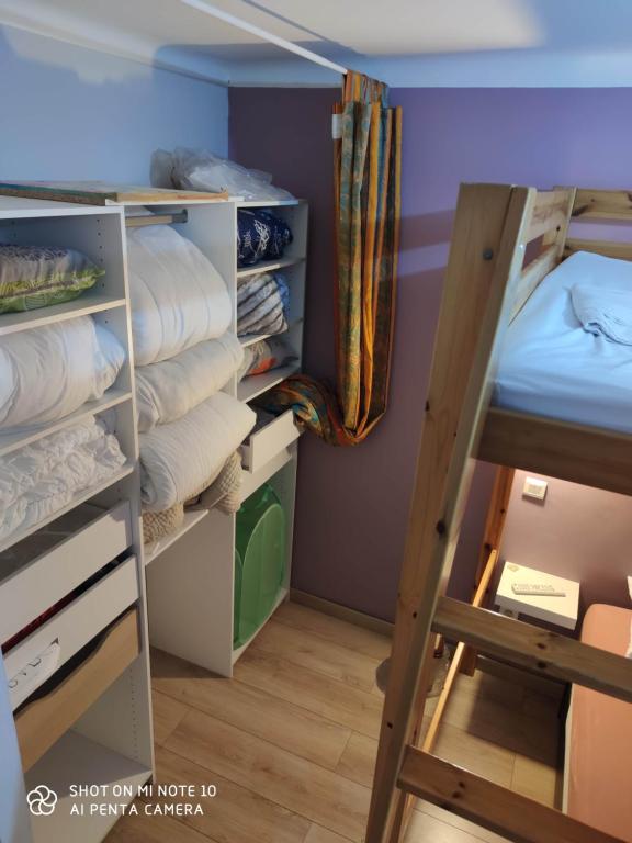 logement chambre seul sur ou dortoir mixte - Familiekamer Met Gedeelde Badkamer