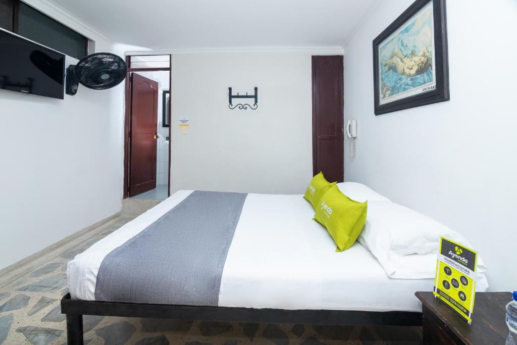 Postel nebo postele na pokoji v ubytování Hotel Ayenda Calypso 1142