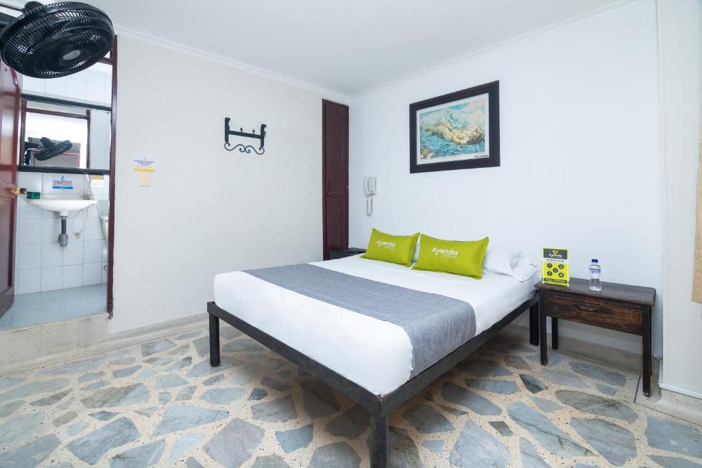 Postel nebo postele na pokoji v ubytování Hotel Ayenda Calypso 1142