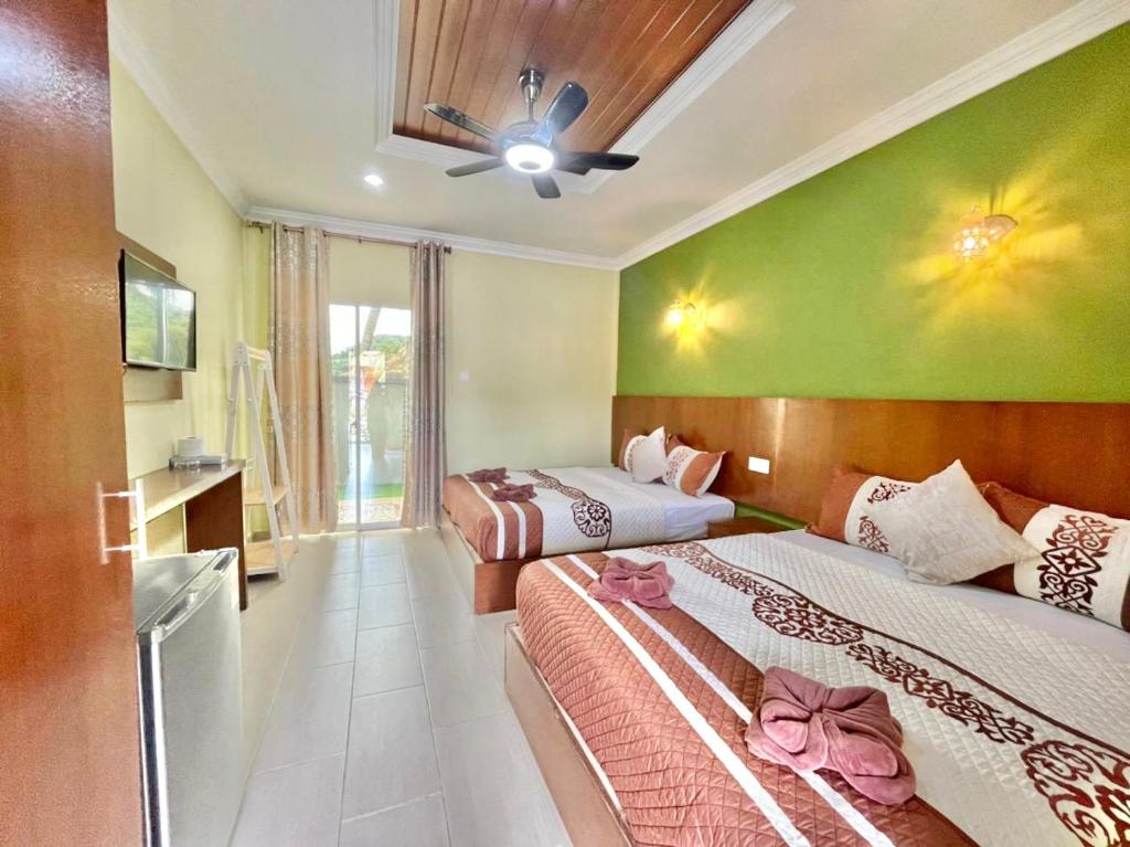Giường trong phòng chung tại Norshah Village Resort