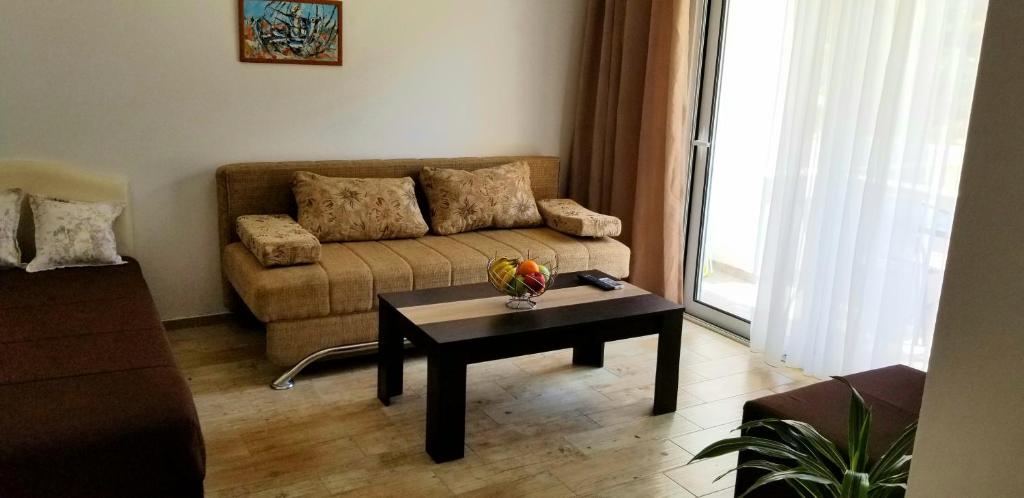 Riviera Inn apartments - 8