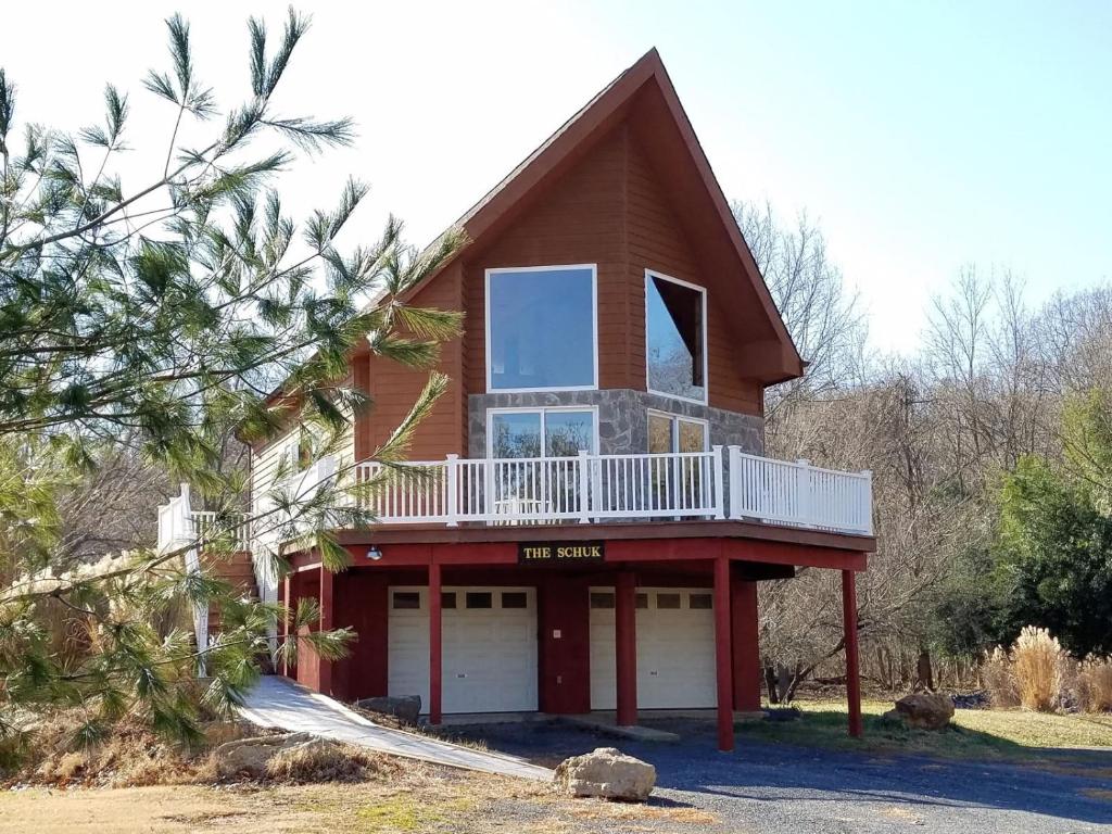 The Shuck- Christophers Riverside Cabin - Housity
