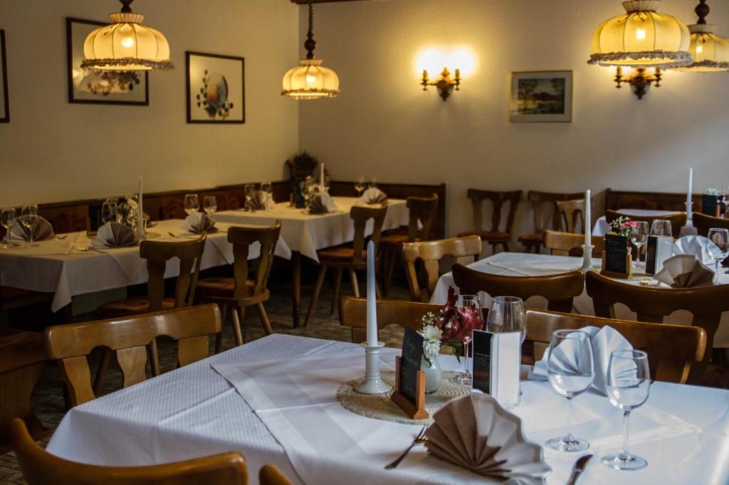 Restaurace v ubytování Hotel Schwarzbeerschänke Pobershau