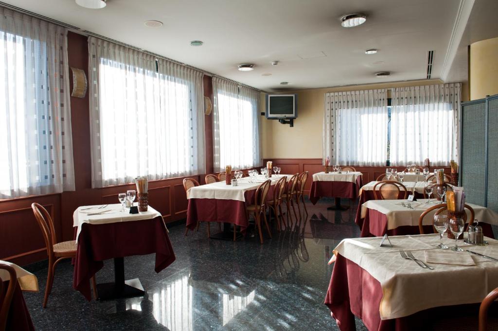 Restaurace v ubytování Hotel Serenella