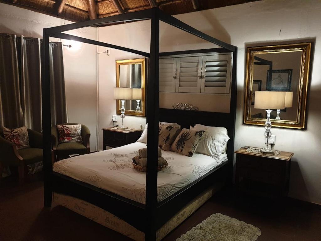 Una cama o camas en una habitación de Kruger Allo B&B