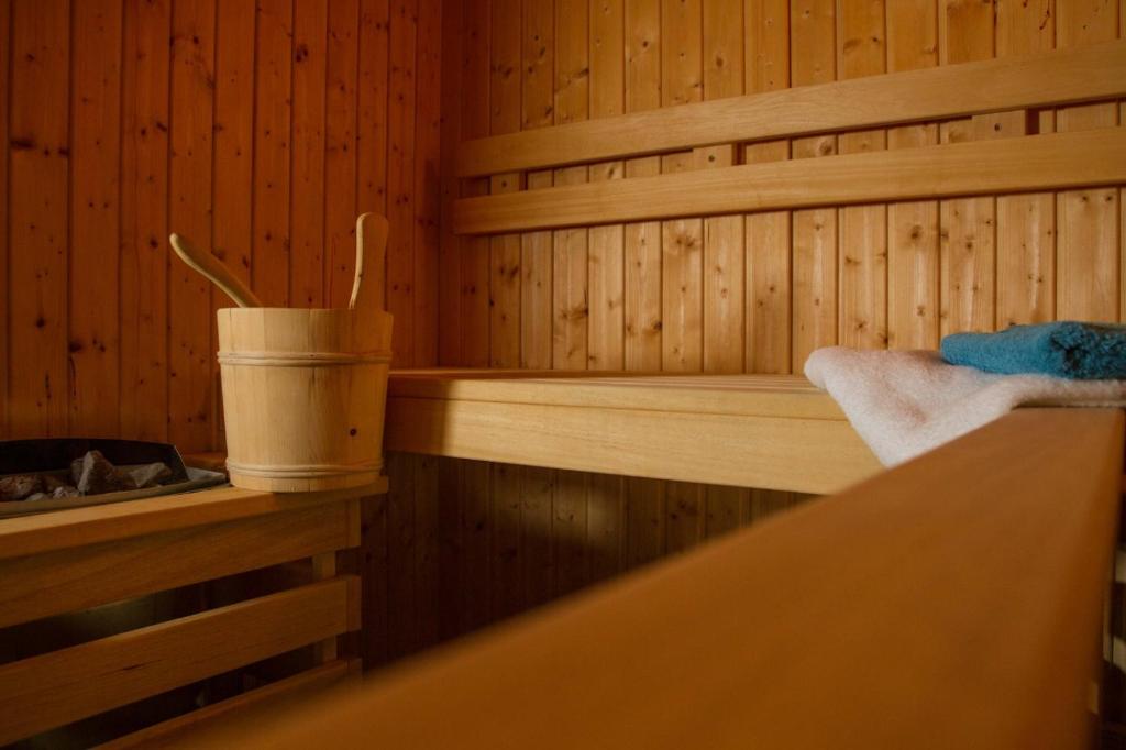 Postel nebo postele na pokoji v ubytování Hotel Schwarzbeerschänke Pobershau
