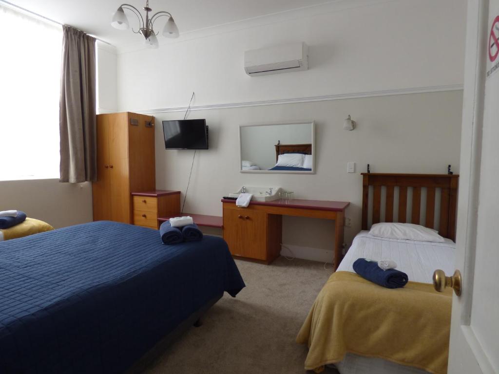 Katil atau katil-katil dalam bilik di Sahara Guest House