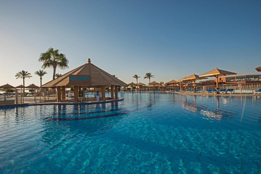 Bazén v ubytování Sunrise Royal Makadi Resort nebo v jeho okolí