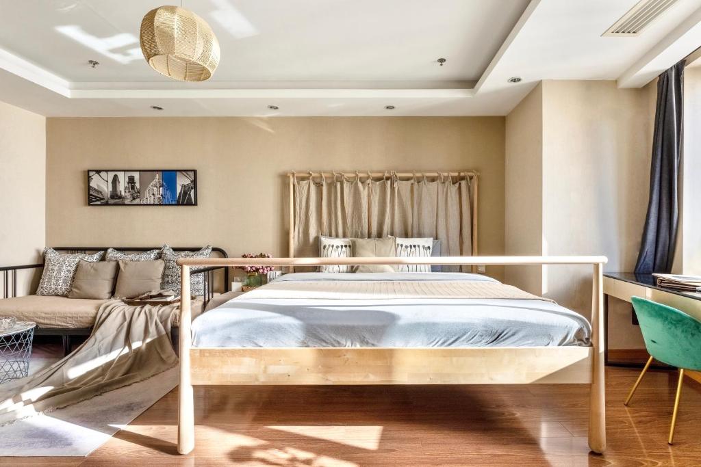 Postel nebo postele na pokoji v ubytování Tianjin G'apartment - Five Great Avenues