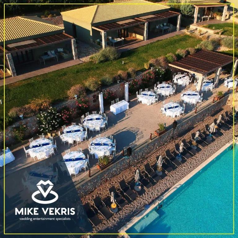 Bazén v ubytování Elimnion Resort nebo v jeho okolí