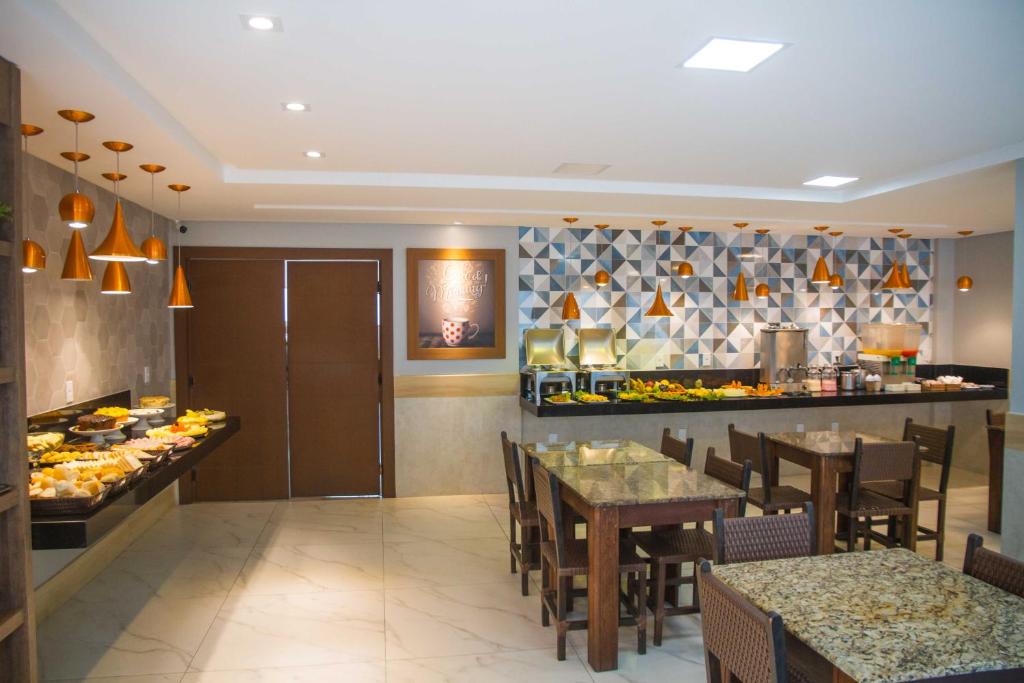 Comida no hotel ou em algum lugar perto