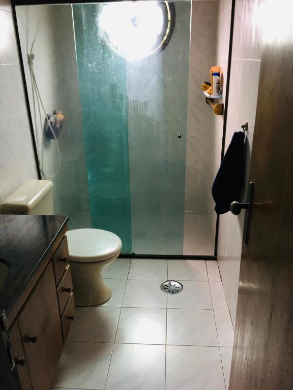  Guarujá Quarto privativo - 15 minutos a pé para praia