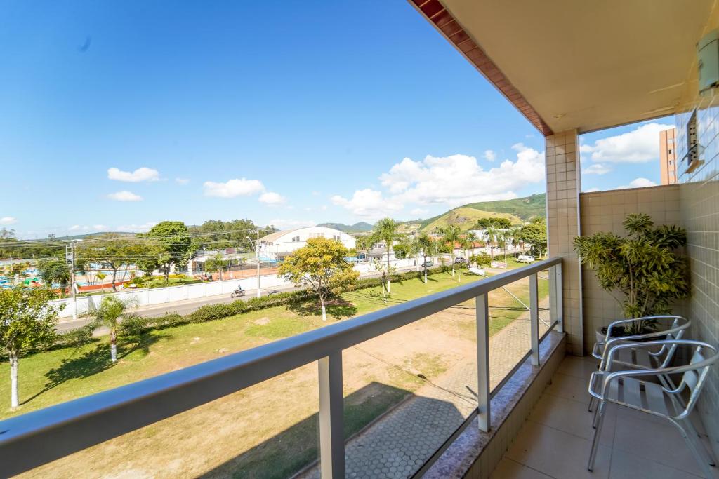a balcony with chairs and a view of a street at Hotel Tadini in Santa Rita do Sapucaí
