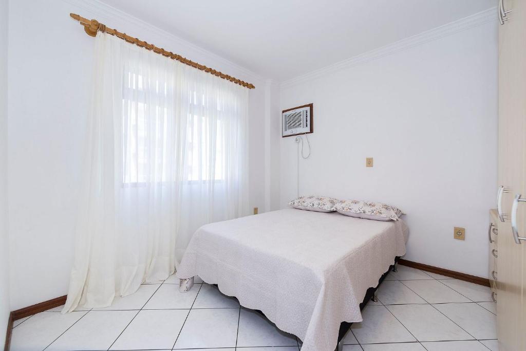  Aluguel Apartamento 04 Dormitórios Vista para o Mar na Praia Bombas SC