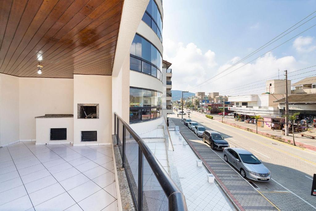  Aluguel Apartamento 04 Dormitórios Vista para o Mar na Praia Bombas SC