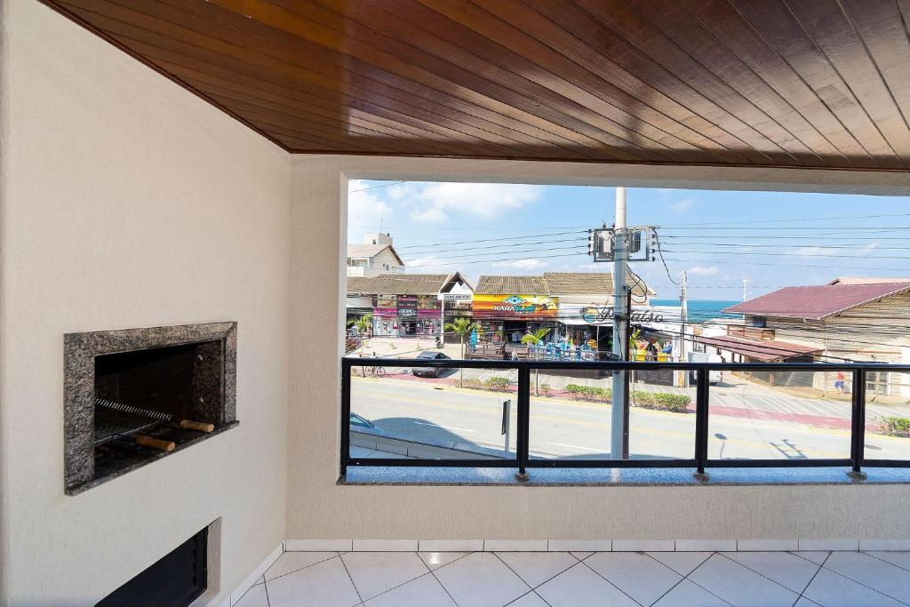  Aluguel Apartamento 04 Dormitórios Vista para o Mar na Praia Bombas SC