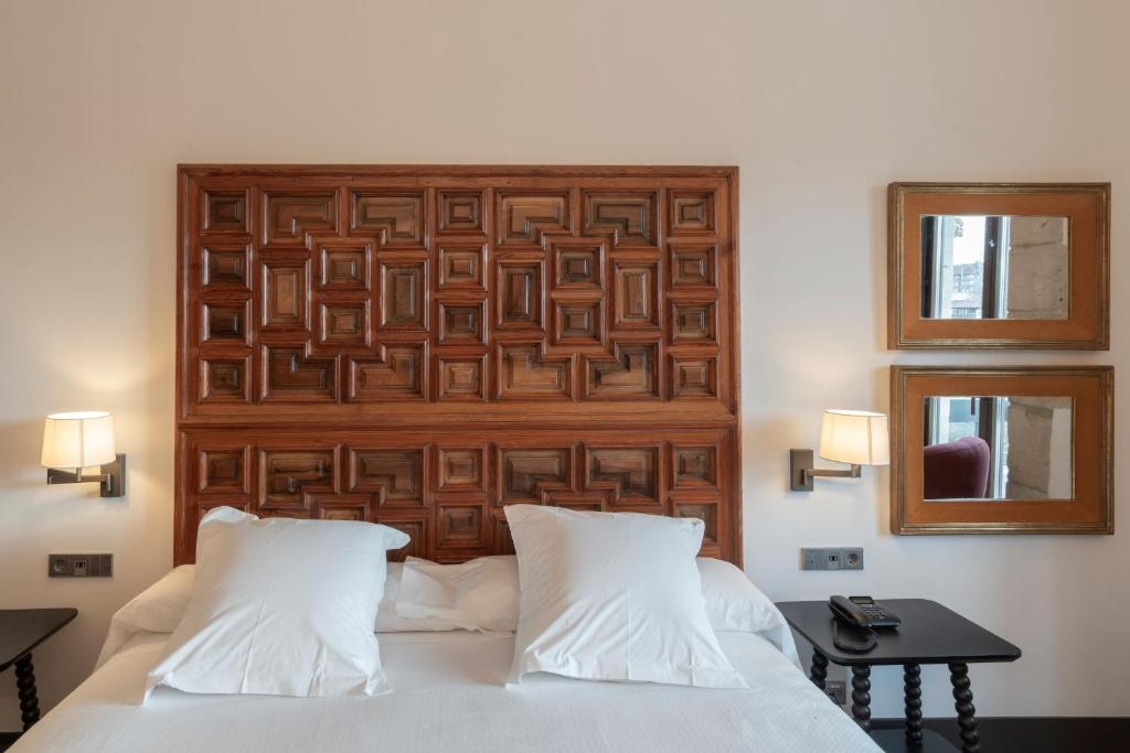 Postel nebo postele na pokoji v ubytování Parador de Turismo de León