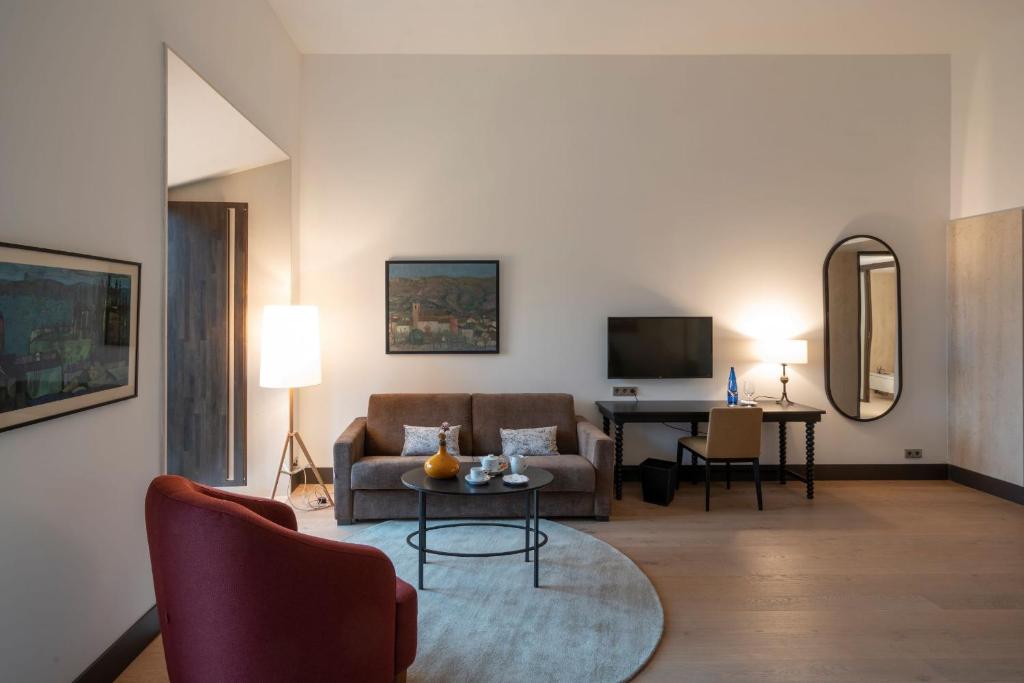 TV a/nebo společenská místnost v ubytování Parador de Turismo de León