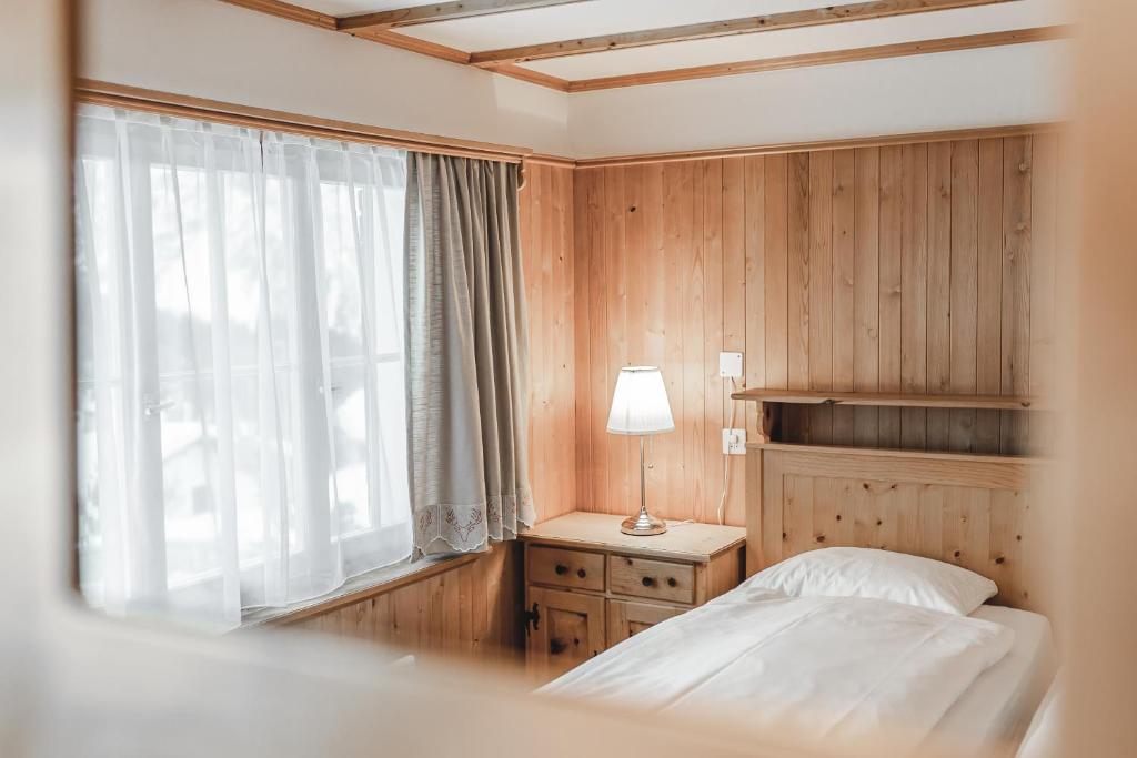 Postel nebo postele na pokoji v ubytování Chalet Sunna Höckli - Pistennah und Ruhig mit Panoramablick
