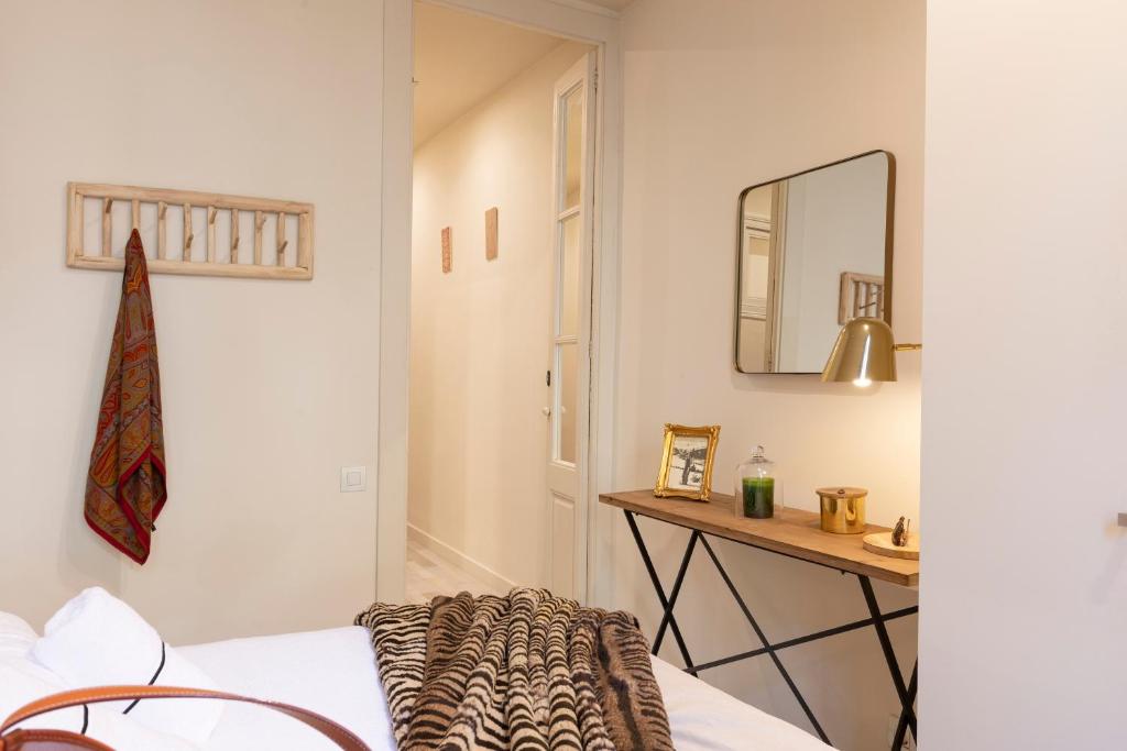 Chic Apartments Barcelona - Apartment With Balcony