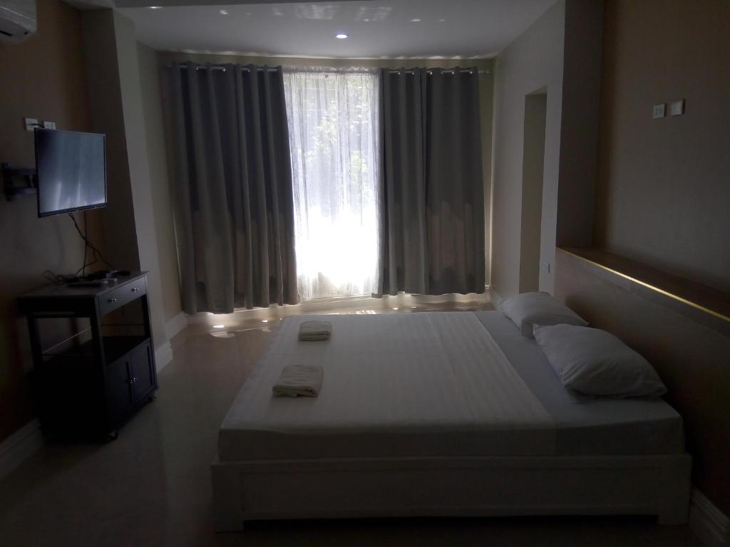 Postel nebo postele na pokoji v ubytování Sandscape Hotel