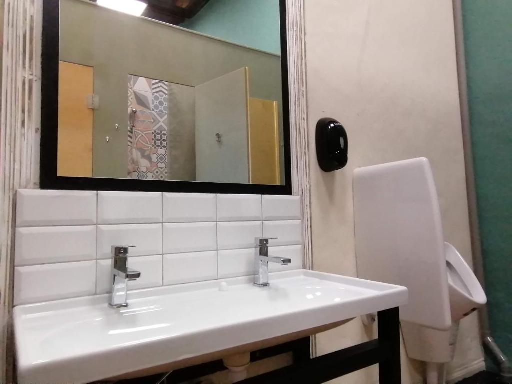 Koupelna v ubytování Le Mat Hostel