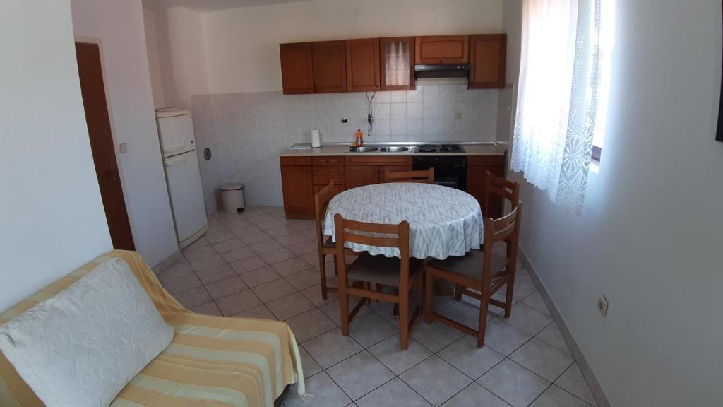 Kuchyň nebo kuchyňský kout v ubytování Apartmani Ždrelac