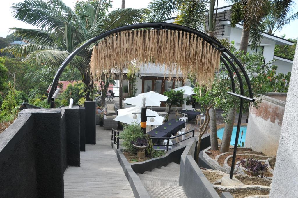 Bazén v ubytování Date & Dine Resort nebo v jeho okolí