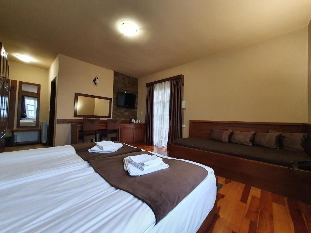 Hotel Tara - Double Or Twin Room With Extra Bed
