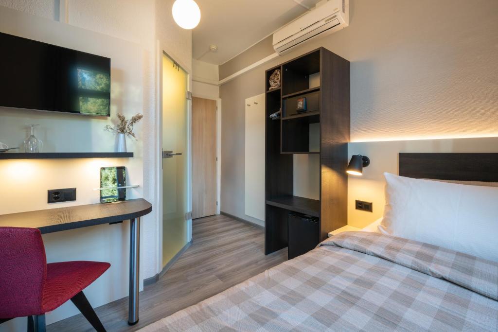 Uma cama ou camas num quarto em Hotel Derby Interlaken - Action & Relax Hub