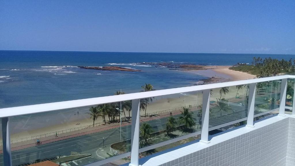  Flat Smart Itapoan - Em frente a praia.