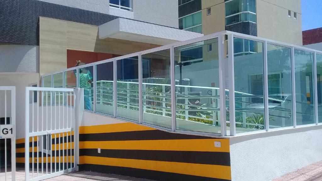  Flat Smart Itapoan - Em frente a praia.