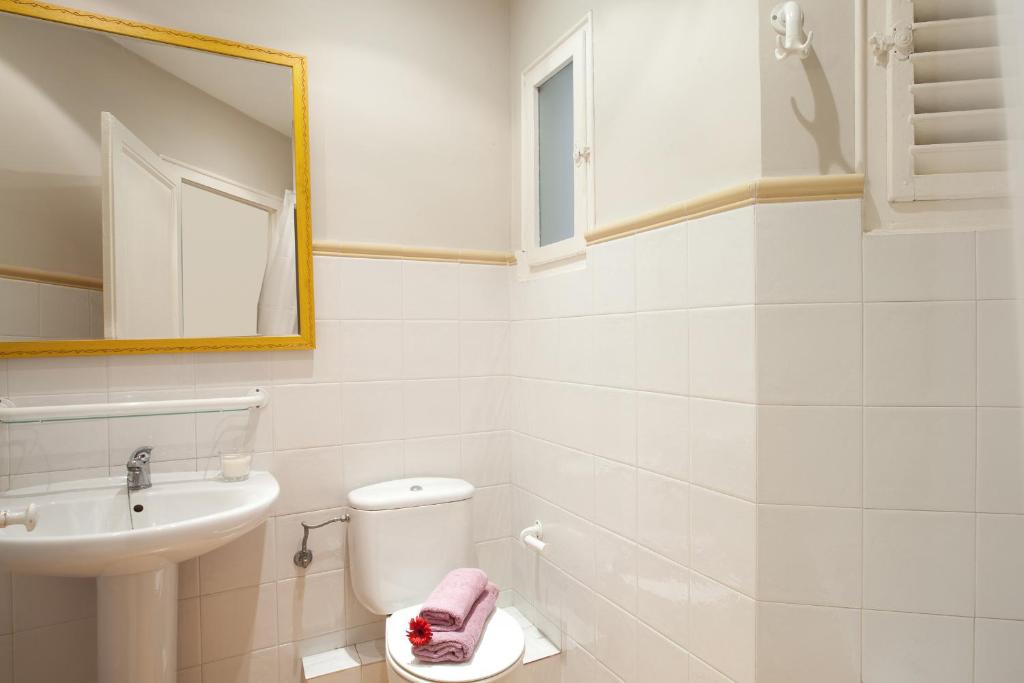 Modernist Apartment Barcelona - 3