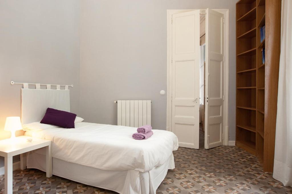 Modernist Apartment Barcelona - 8