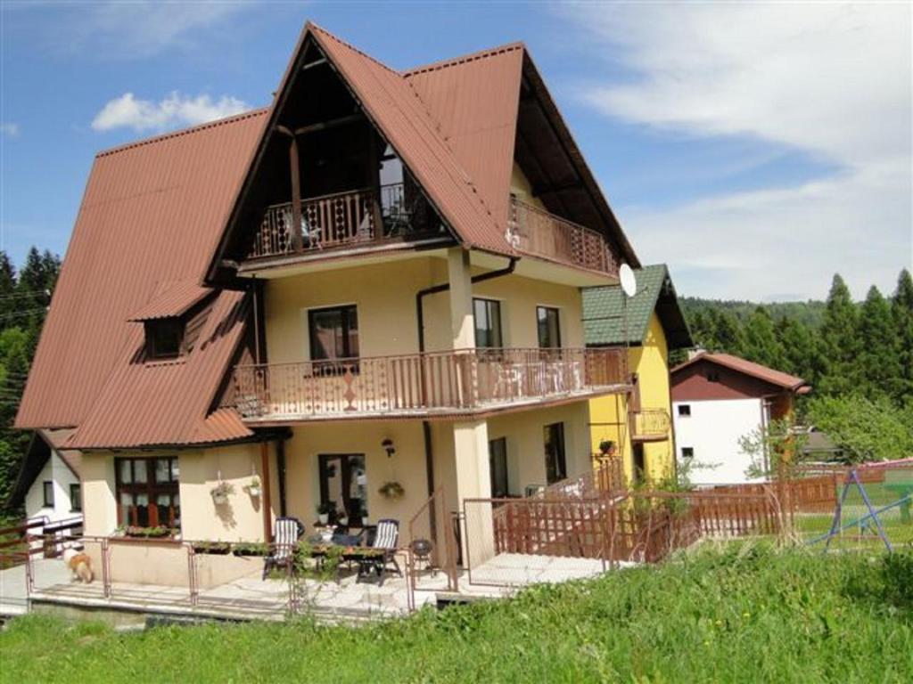 a large house with a brown roof at Willa Miś in Krynica Zdrój