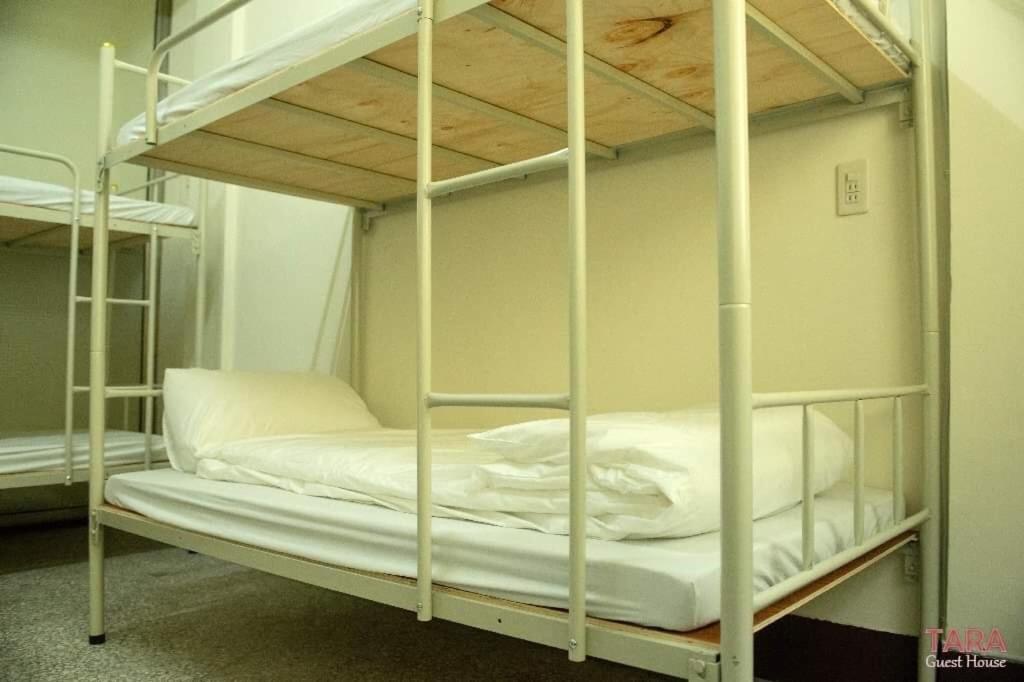 Tara 塔拉Guest House - Lit Dans Une Salle De Dortoir Féminine à 6 Lits