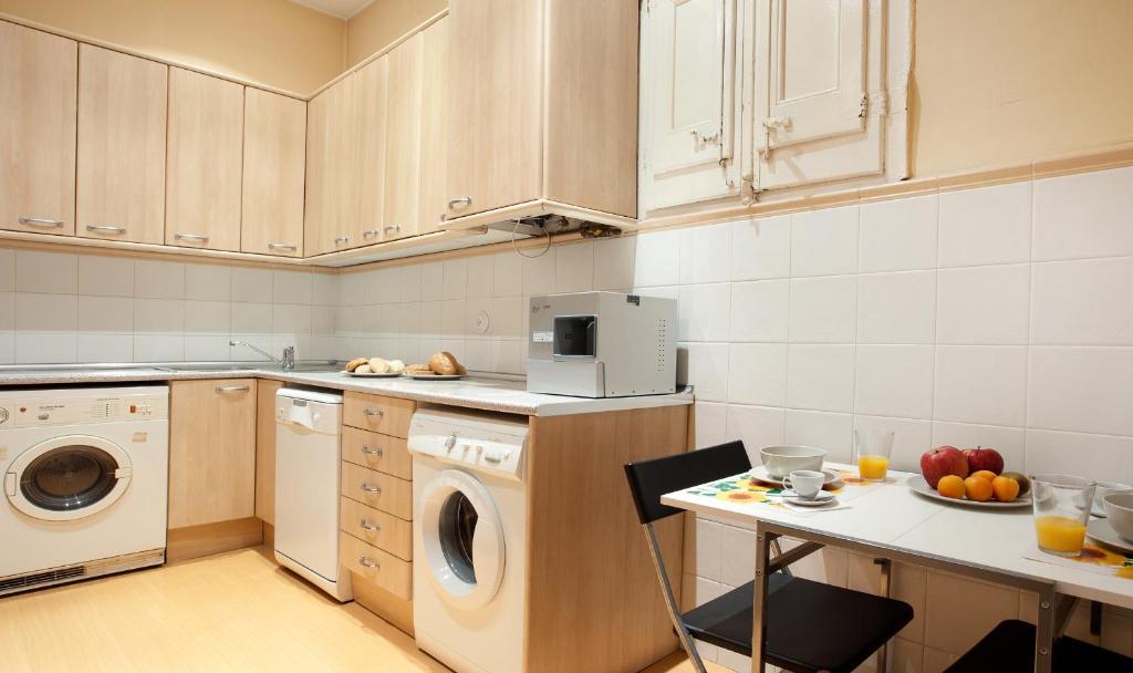 Modernist Apartment Barcelona - 18