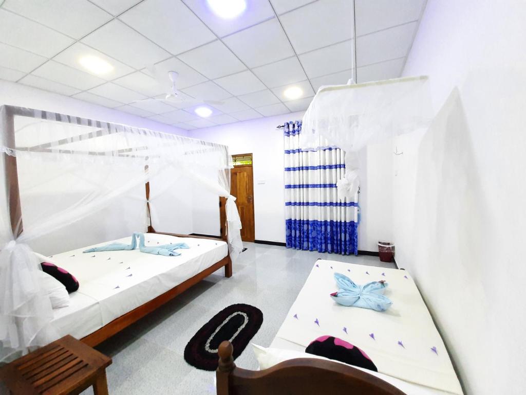 Postel nebo postele na pokoji v ubytování Galaxy View Homestay Sigiriya