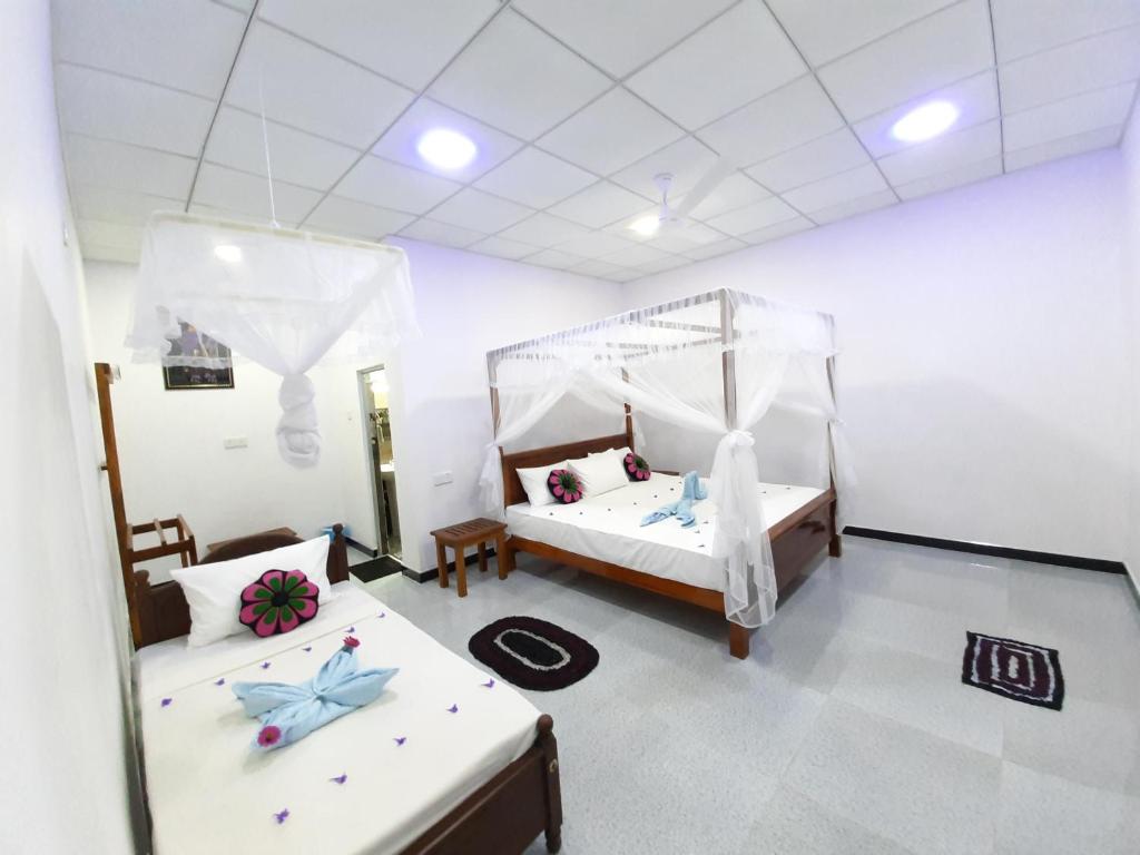 Postel nebo postele na pokoji v ubytování Galaxy View Homestay Sigiriya