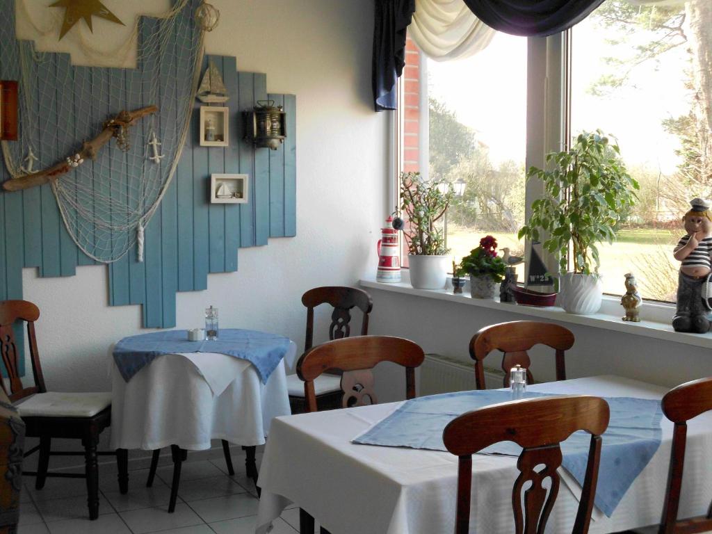 Restaurace v ubytování Frühstückspension Landhaus Lange