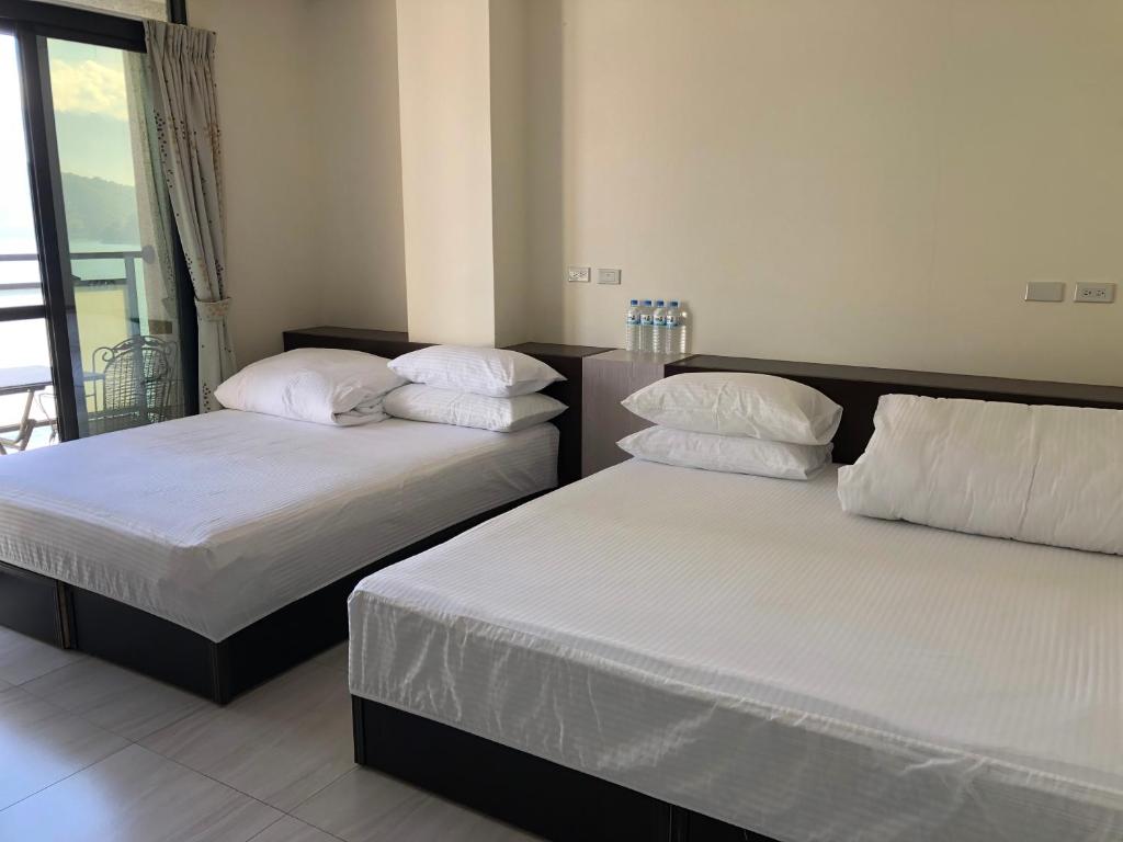 En eller flere senge i et værelse på Sun Moon Lake Long Xing Homestay