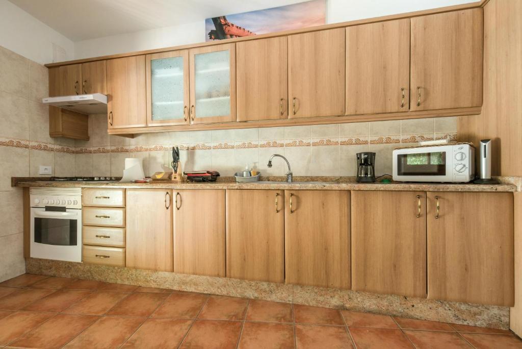 A kitchen or kitchenette at Casa Reina del Atlántico