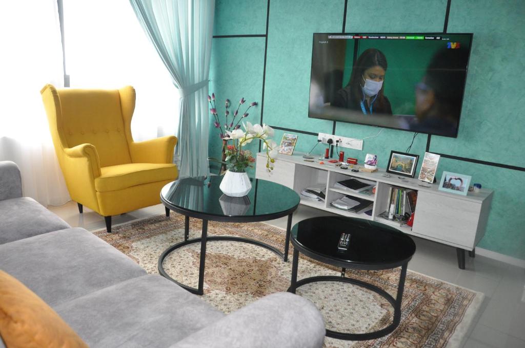 Posezení v ubytování AmySity Homestay Gandaria Modern Lifestyle walking distance to Hub Shopping Centre at Sek 9 Bangi Sentral With Netflix