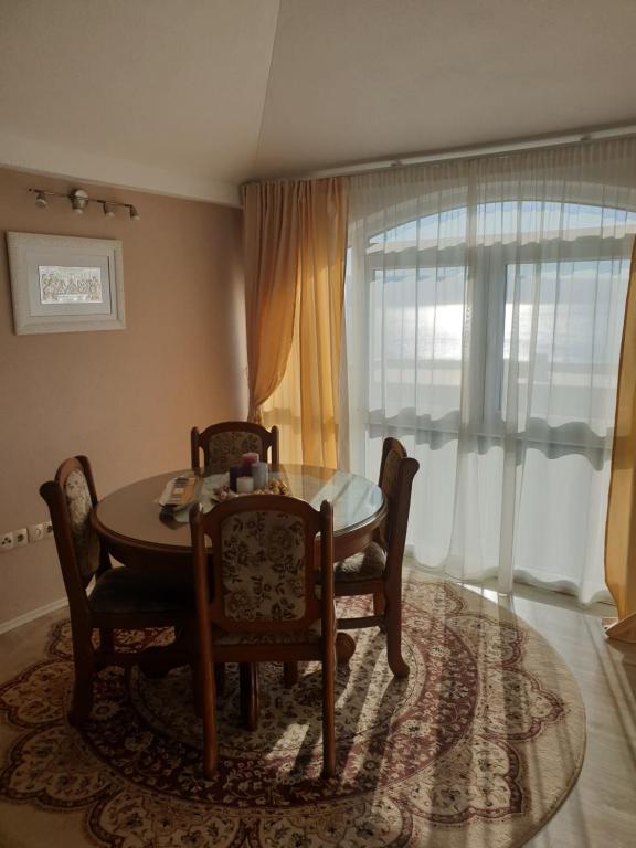 Posedenie v ubytovaní Apartmani Mlikotić