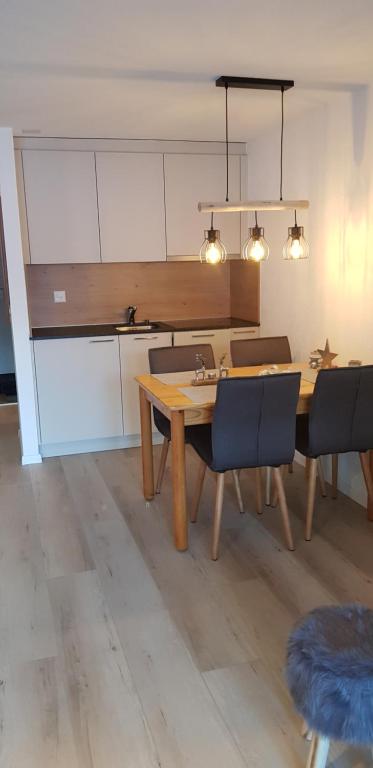 Kuchyň nebo kuchyňský kout v ubytování Modernes Wohlfühlstudio im Haus Eldorado mit Traumaussicht