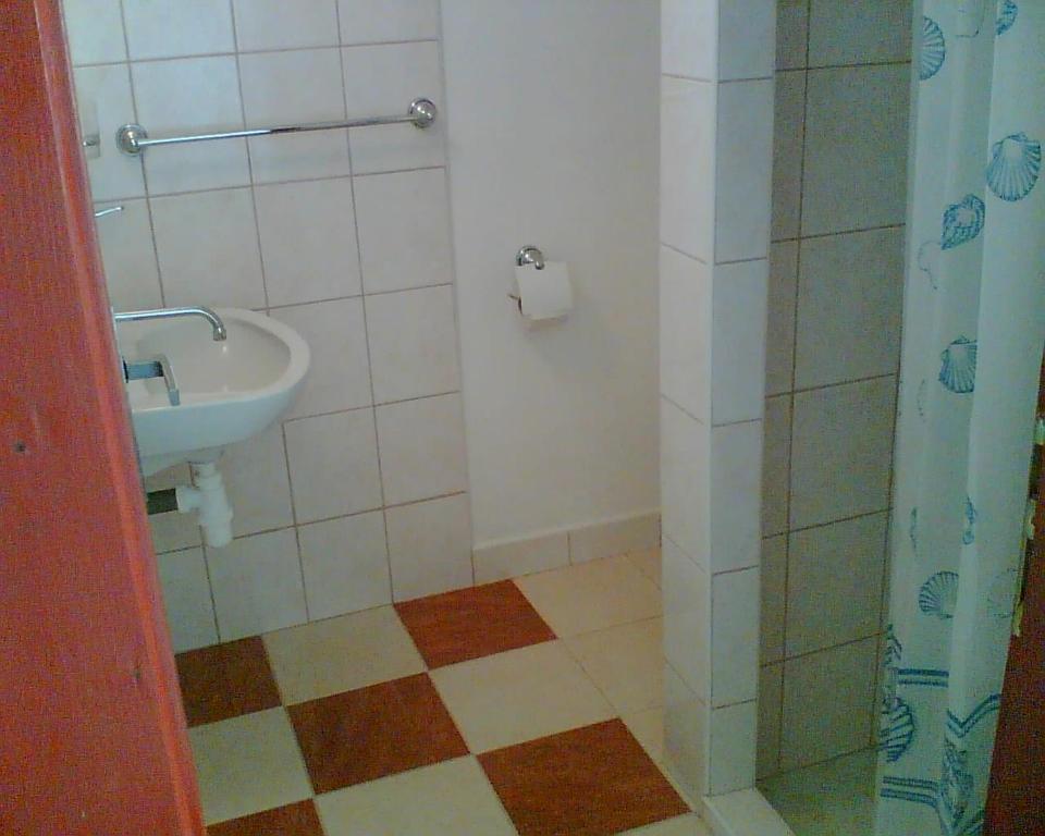Koupelna v ubytování Chatky a apartmány Pod starým orechom - camp